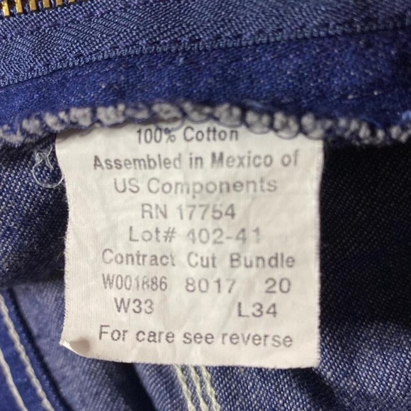 Key jeans in a dark blue wash. - Picture 6 of 6